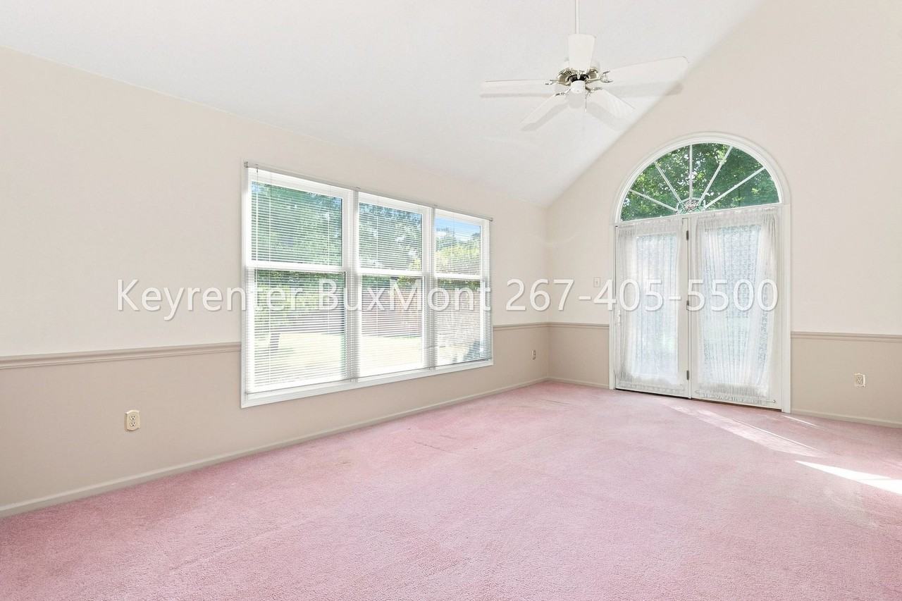 11 Nathan Ct - Photo 5 of 17