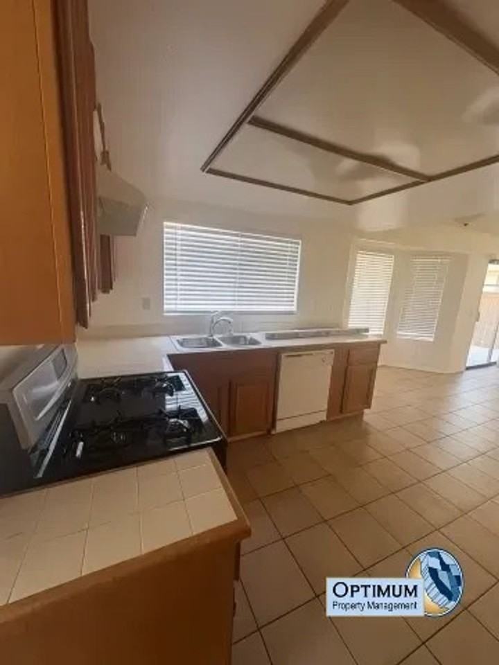12442 Emeraldstone Dr - Photo 7 of 28