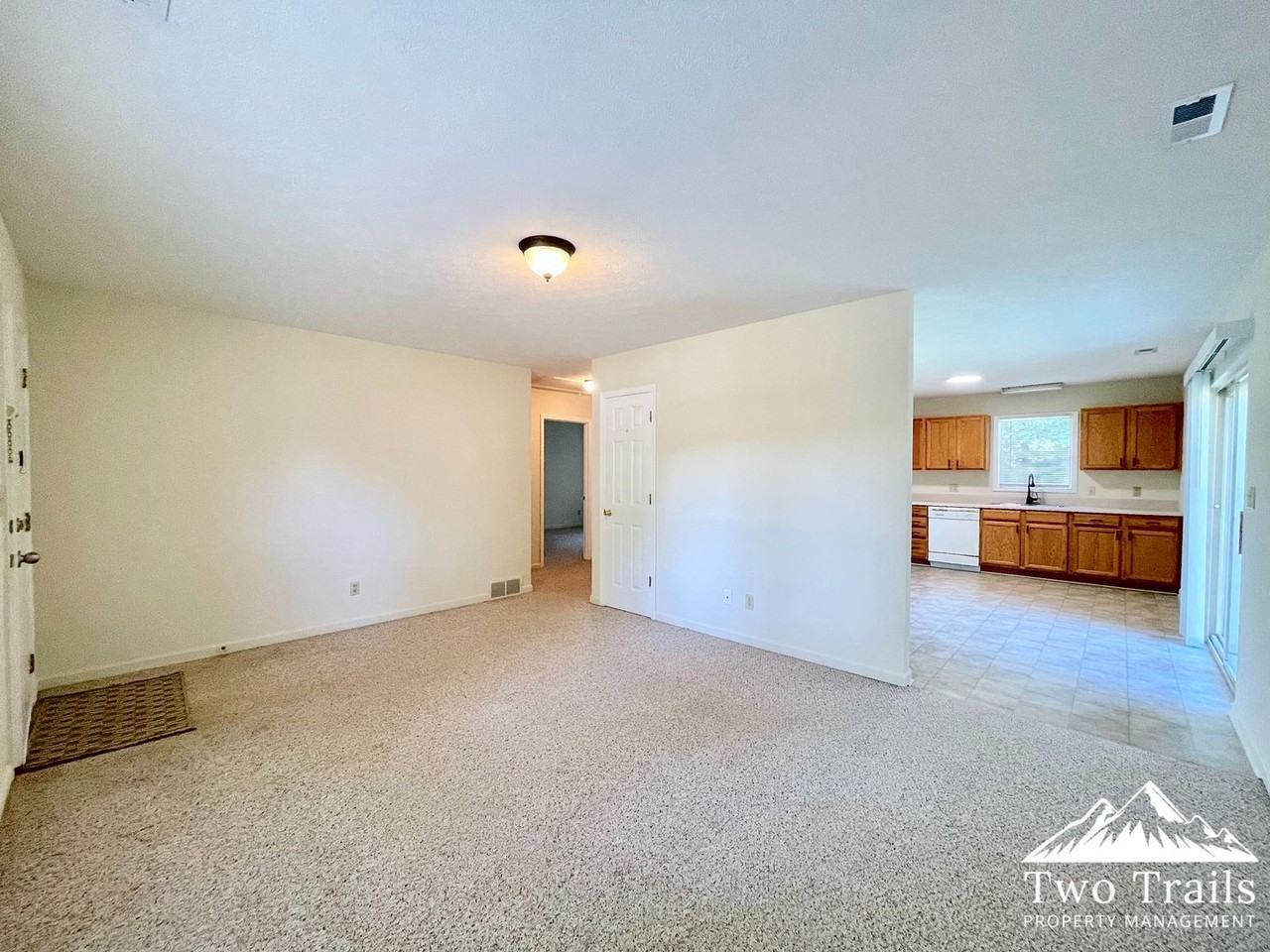 707 Farmington Cir - Photo 2 of 17