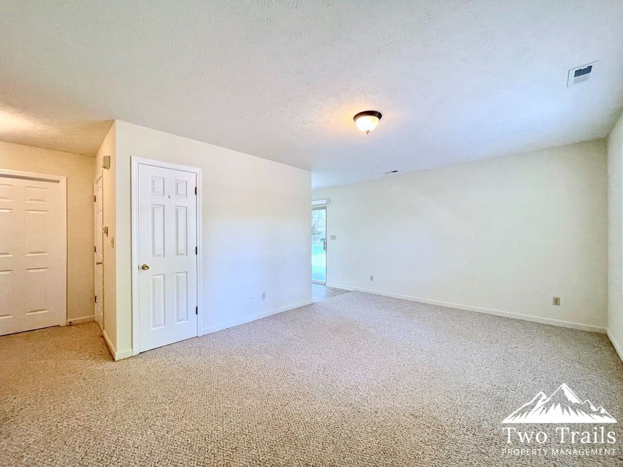 707 Farmington Cir - Photo 3 of 17