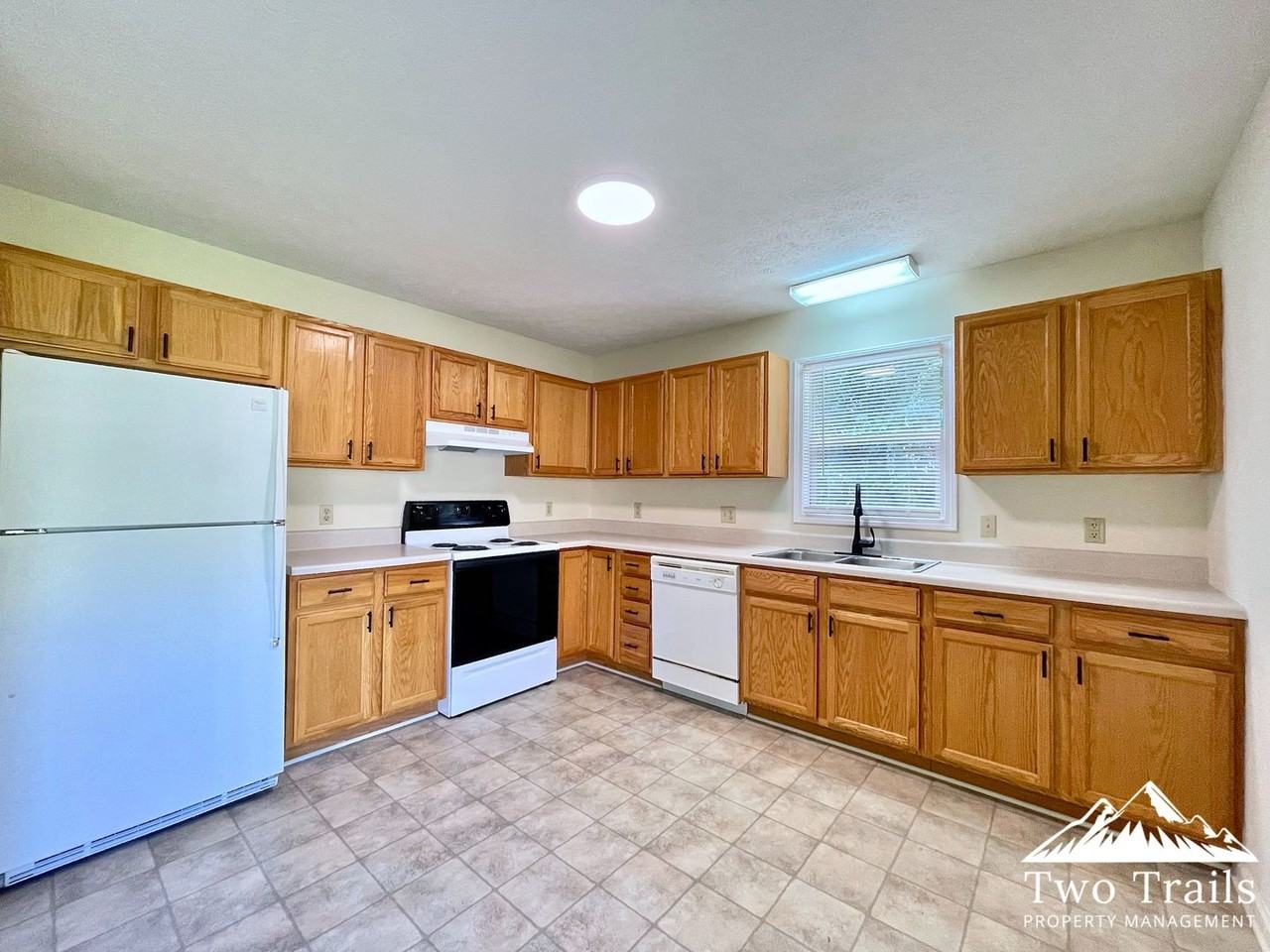 707 Farmington Cir - Photo 4 of 17