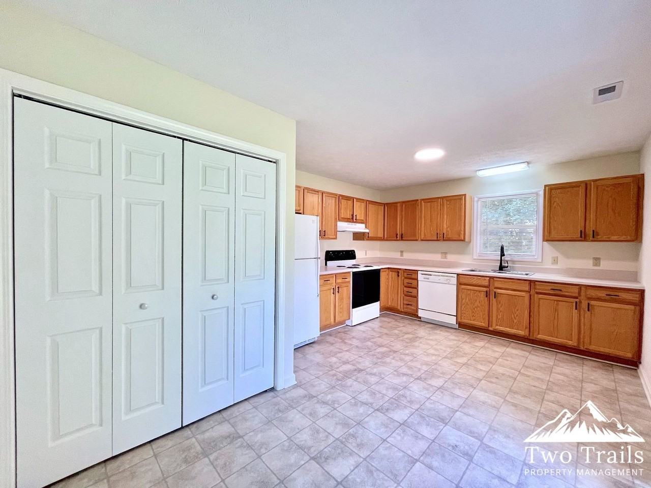 707 Farmington Cir - Photo 5 of 17