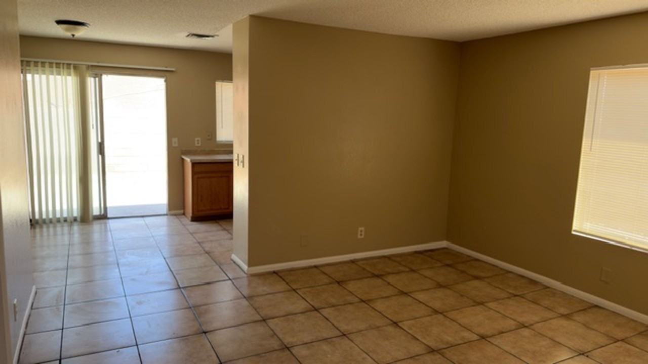 4800 Woodlake Ave - Photo 5 of 26