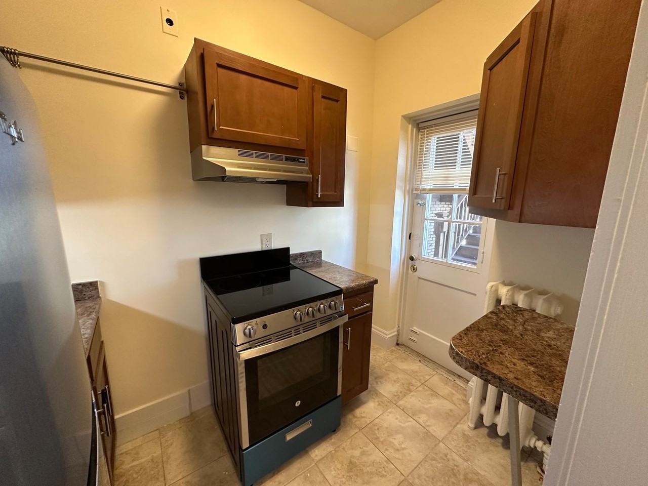 181-183 181-183 Winthrop Rd  - 181 Winthrop #8 - Photo 3 of 8