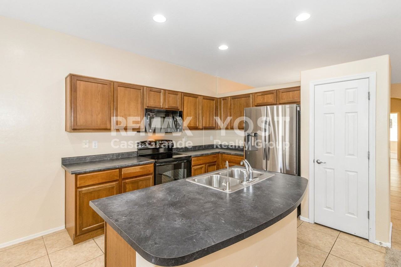 254 W Seven Seas Dr - Photo 4 of 18