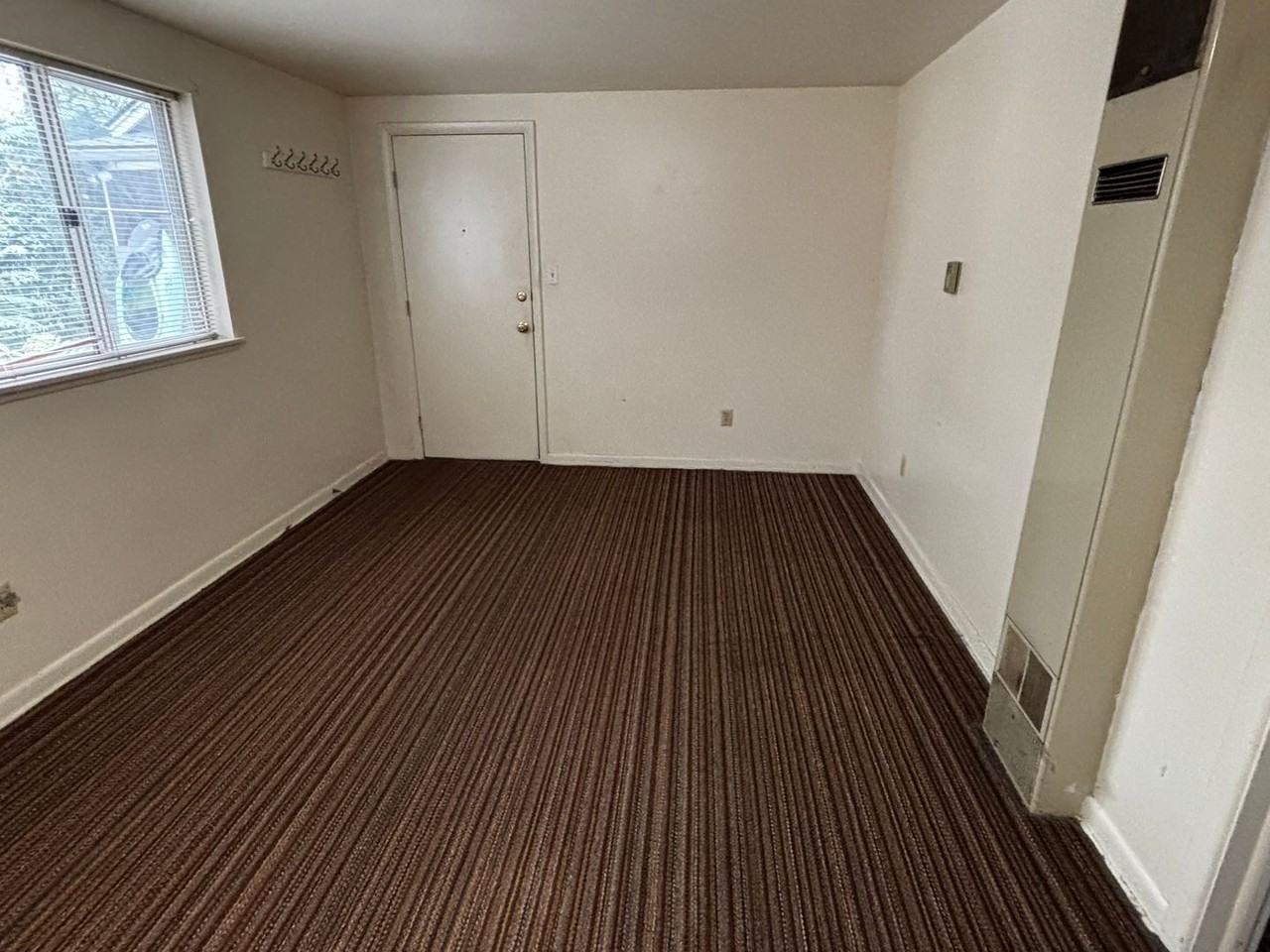 820 W Franklin St - Photo 2 of 5