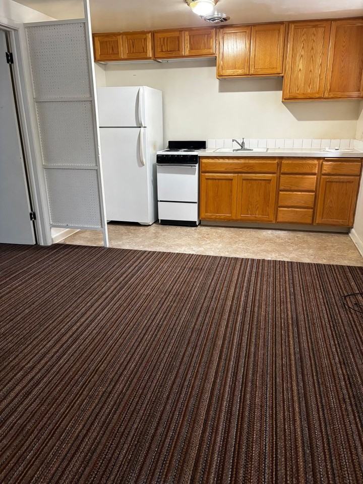 820 W Franklin St - Photo 3 of 5