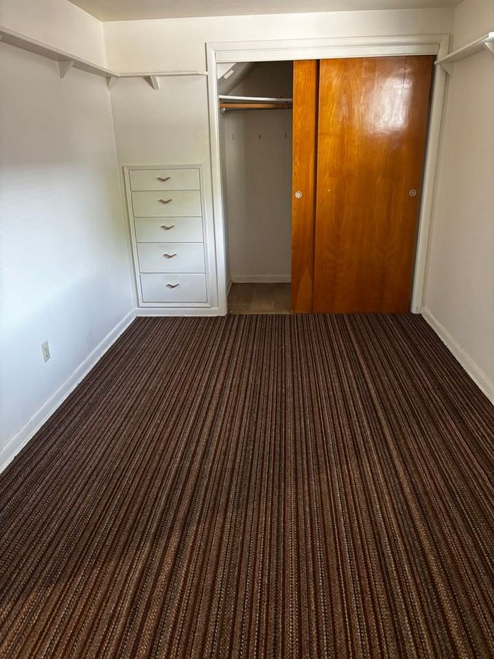 820 W Franklin St - Photo 4 of 5
