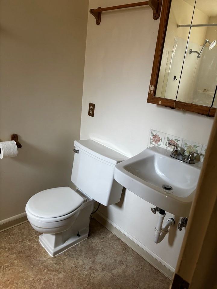 820 W Franklin St - Photo 5 of 5