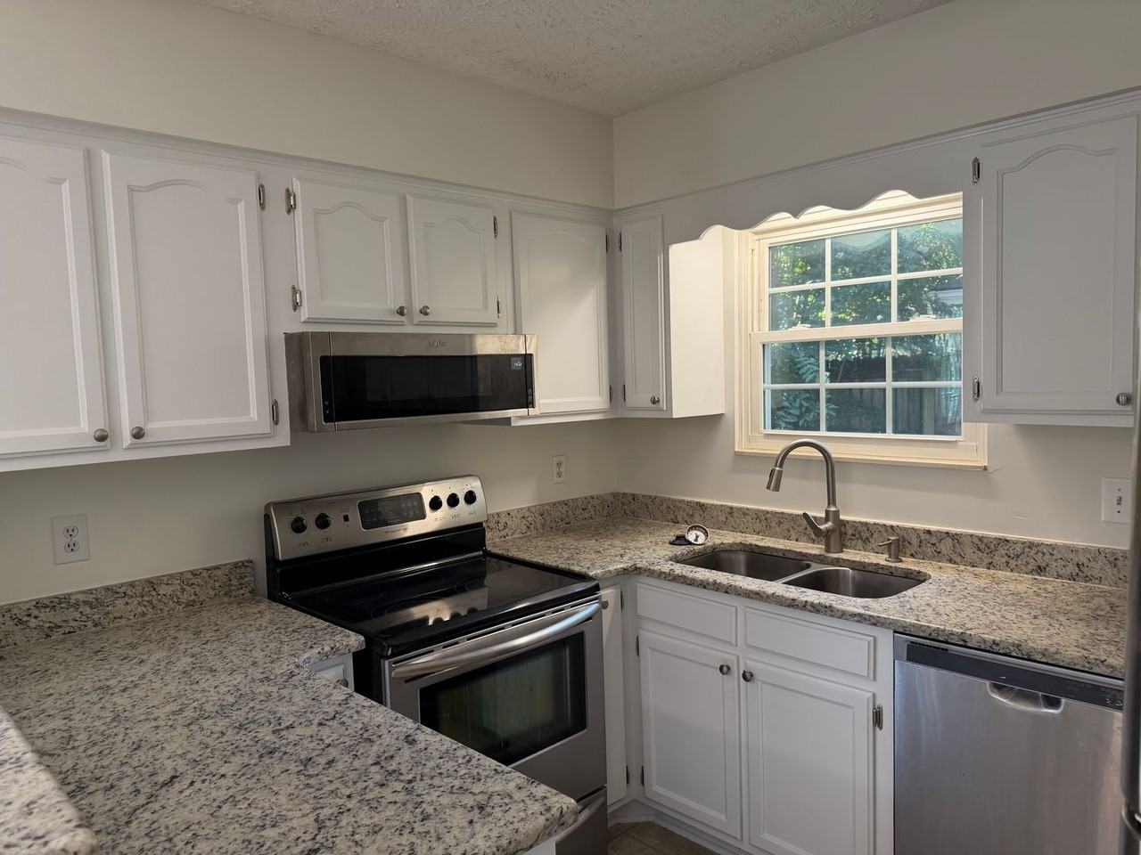 106 Meridian Ct - Photo 5 of 38