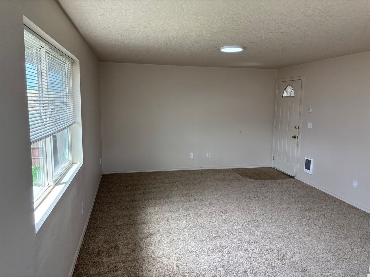 2040 Ne Elk St - Photo 6 of 13