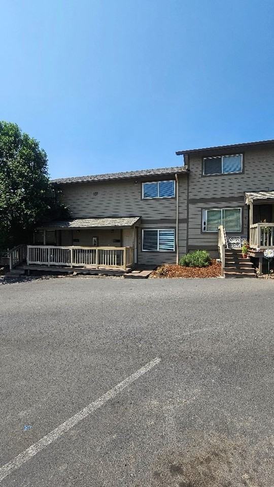 955 Ne Elm St - Photo 3 of 7
