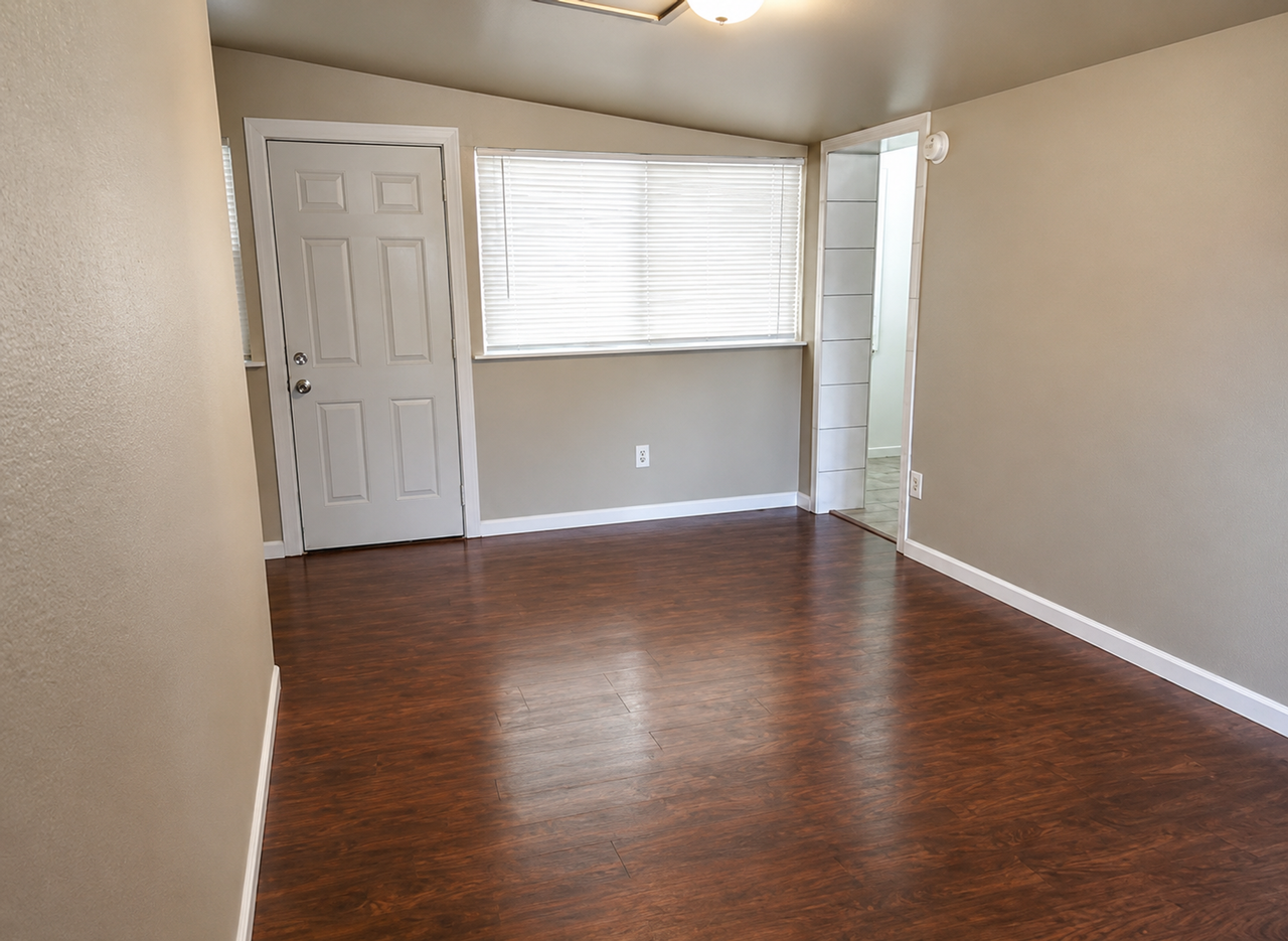 139 Pine St - Photo 2 of 6
