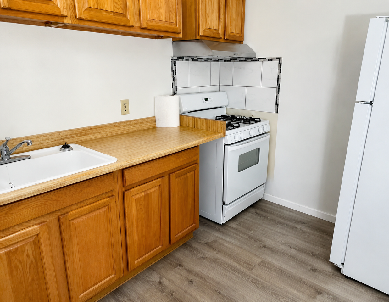 139 Pine St - Photo 3 of 6