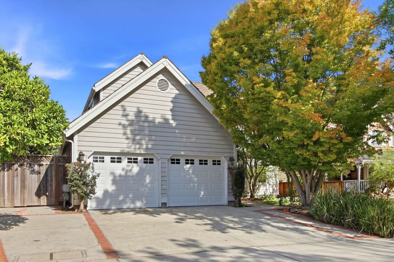 749 Glenborough Dr - Photo 2 of 21