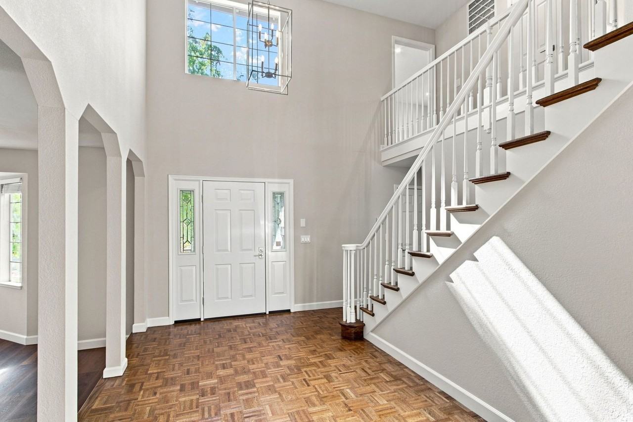 749 Glenborough Dr - Photo 3 of 21