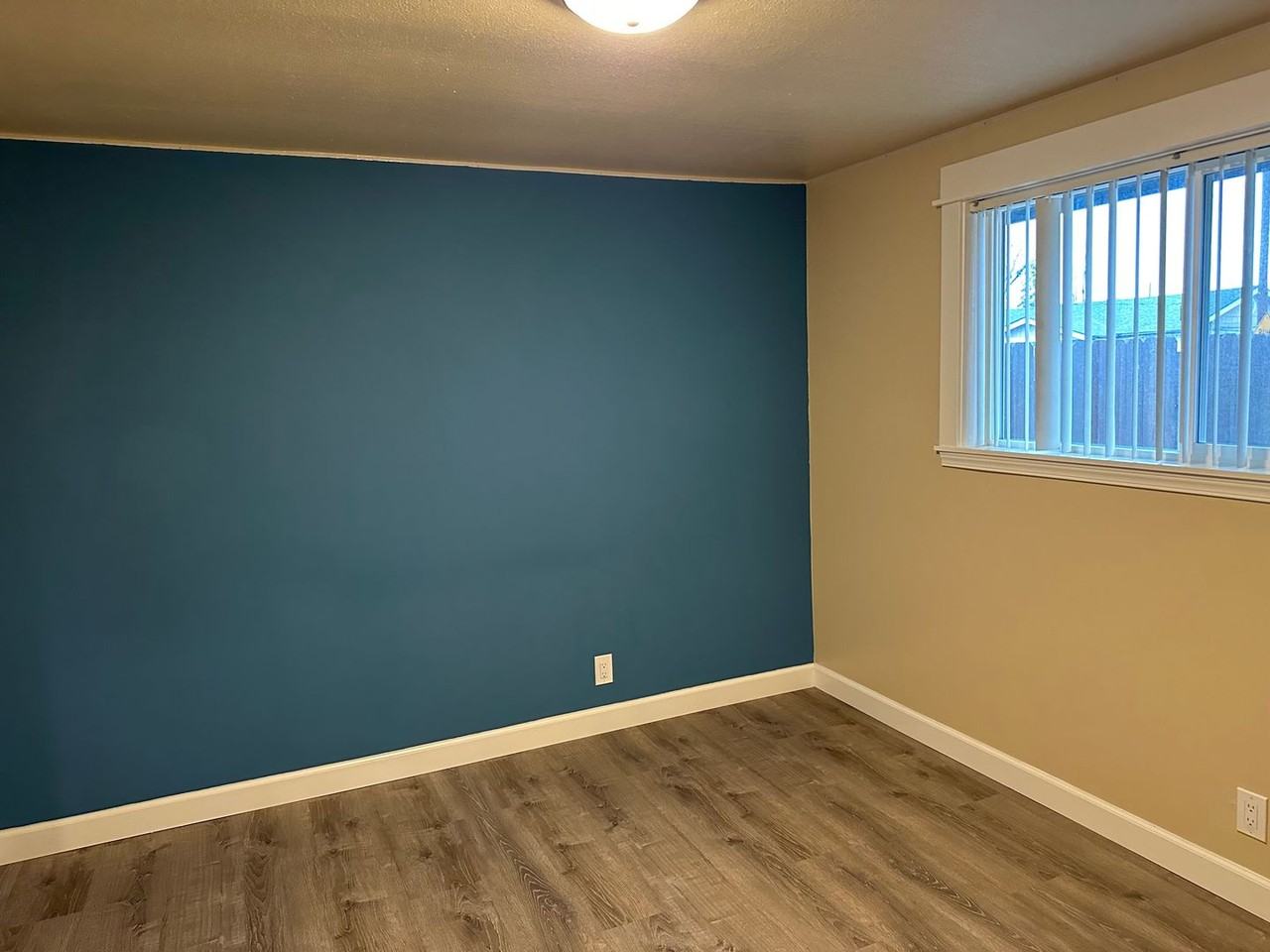495 52nd St - Photo 5 of 12