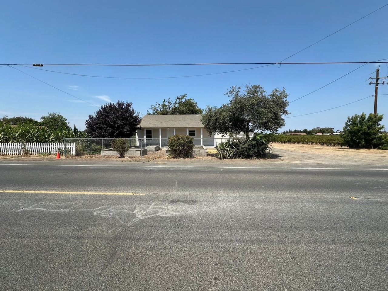 1360 Delta Rd - Photo 2 of 23