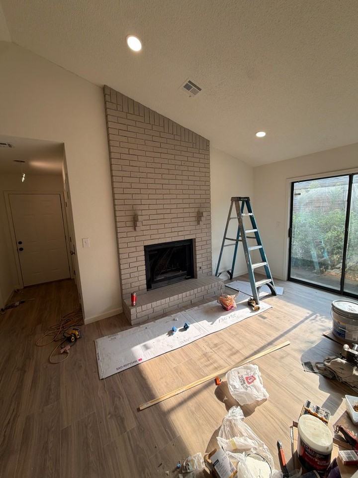 1807 W 58th St - Photo 2 of 9