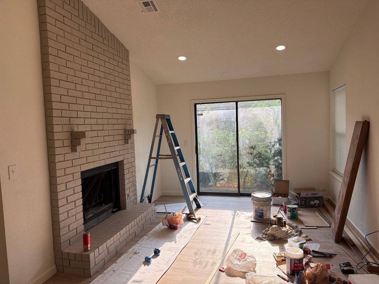 1807 W 58th St - Photo 3 of 9