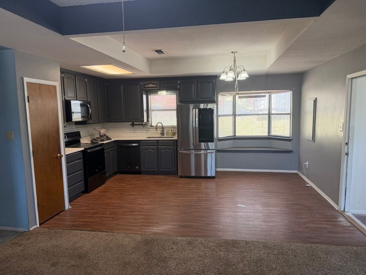 2708 Cedarhill St - Photo 2 of 19