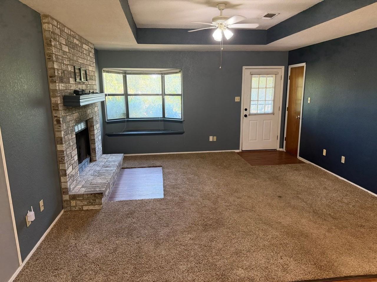 2708 Cedarhill St - Photo 3 of 19