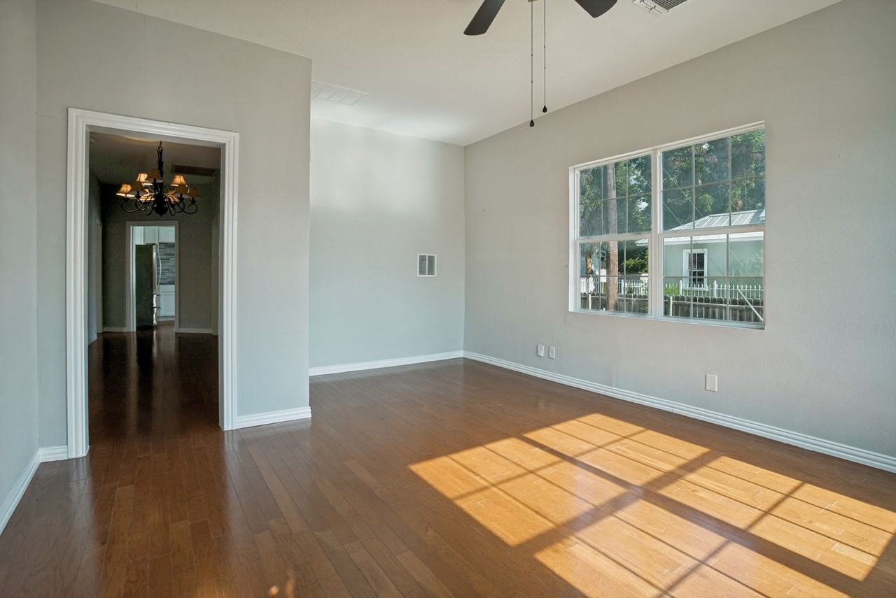 2219 N Flores St - Photo 4 of 25