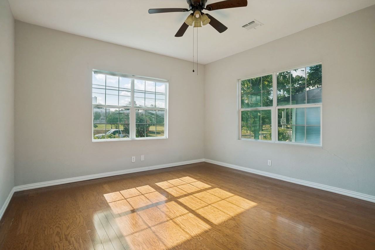 2219 N Flores St - Photo 6 of 25