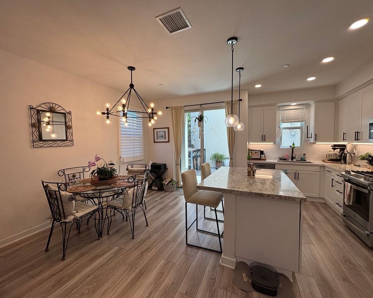 1564 E Thompson Blvd - Photo 2 of 18
