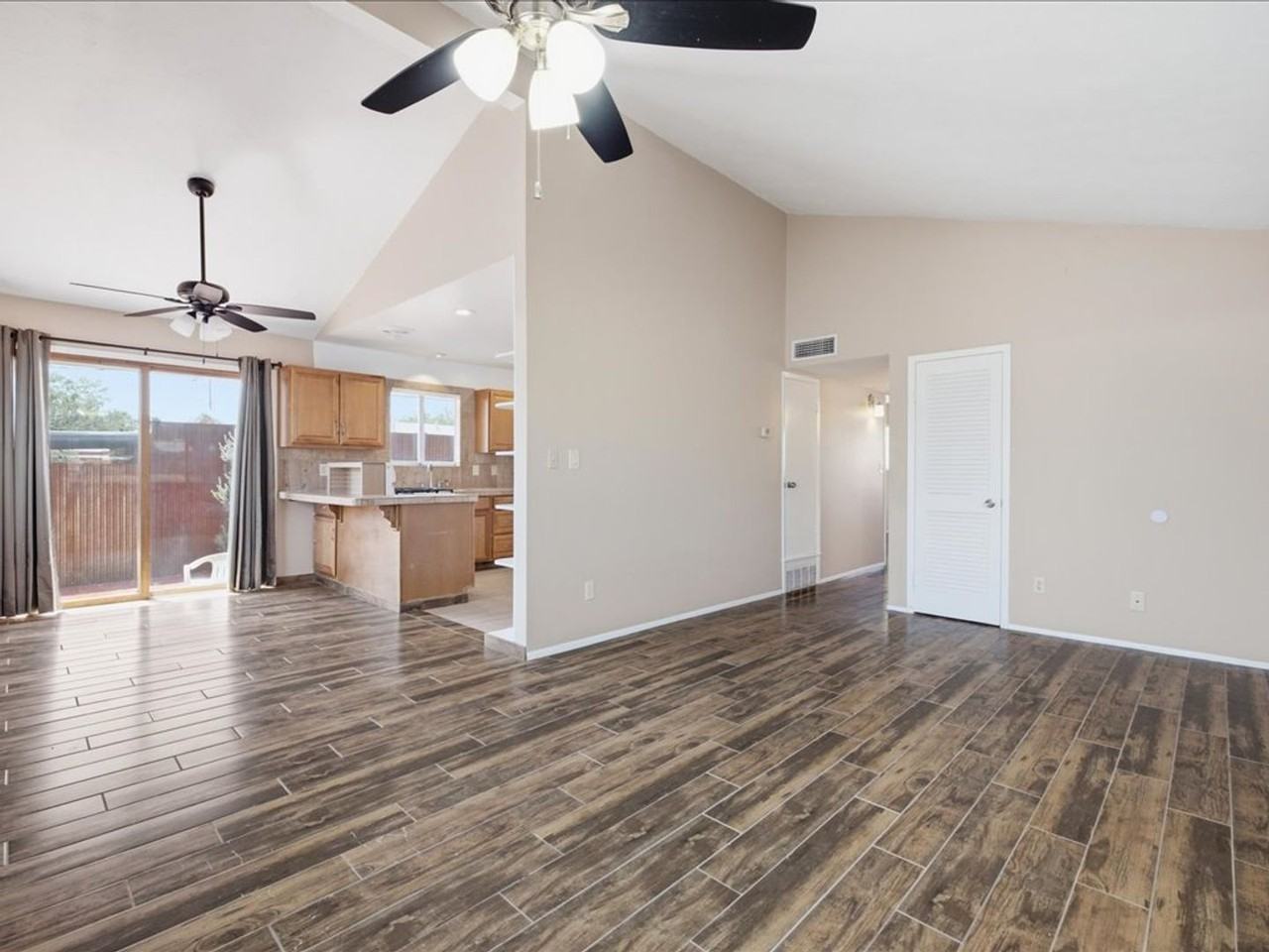 2525 N Cherry Ave - Photo 4 of 21