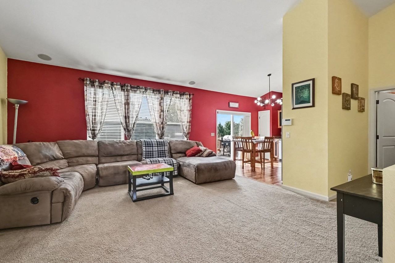 8421 S 164th St - Photo 4 of 21
