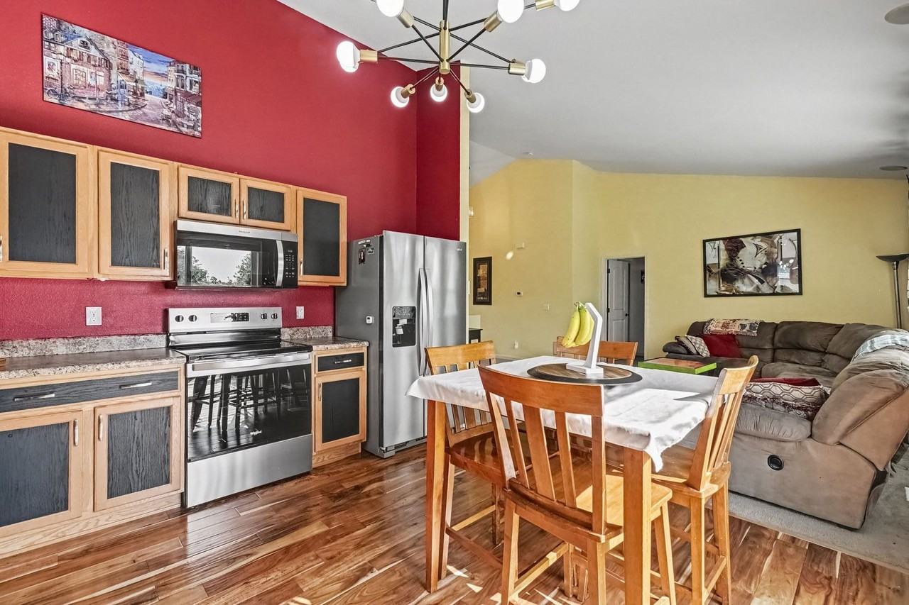 8421 S 164th St - Photo 6 of 21