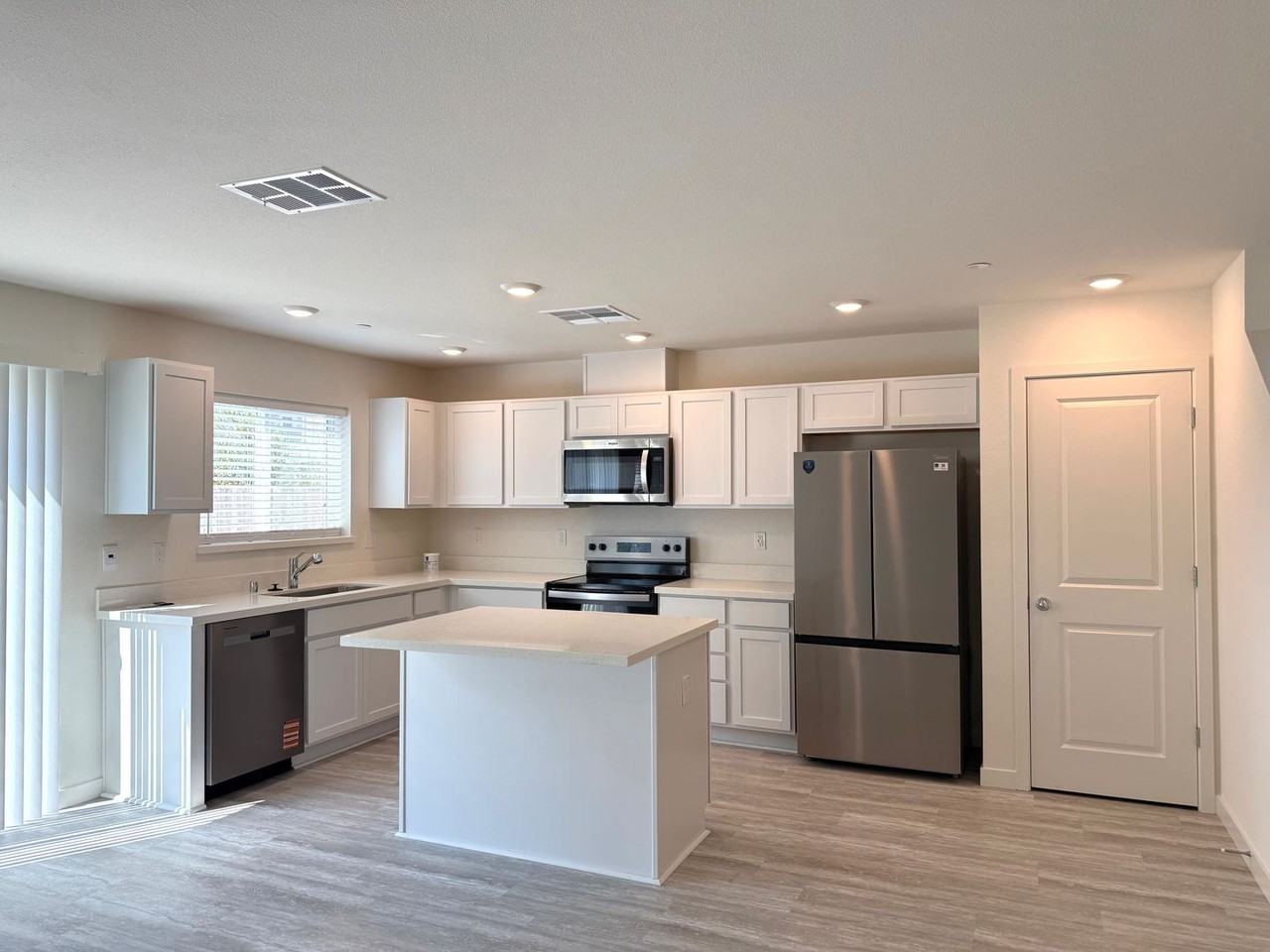2024 Shady Tree Cir - Photo 2 of 25