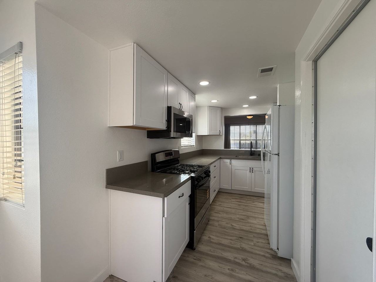 42801 15th St W #9 - Photo 5 of 23