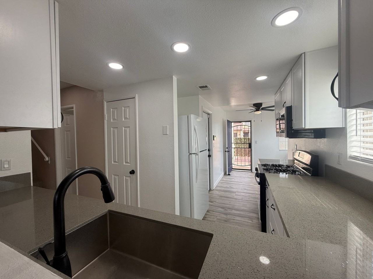 42801 15th St W #9 - Photo 6 of 23