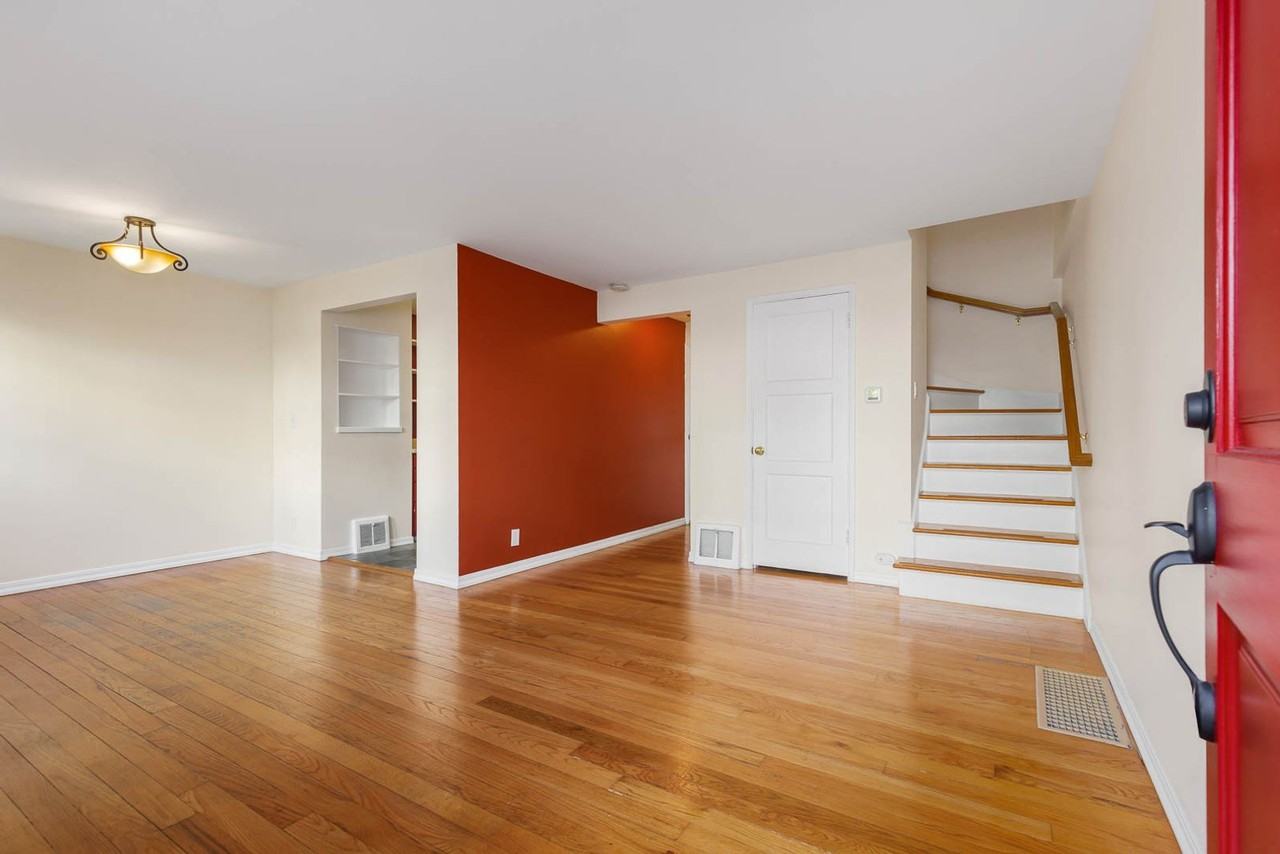 1602 1/2 15th Ave - Photo 3 of 17