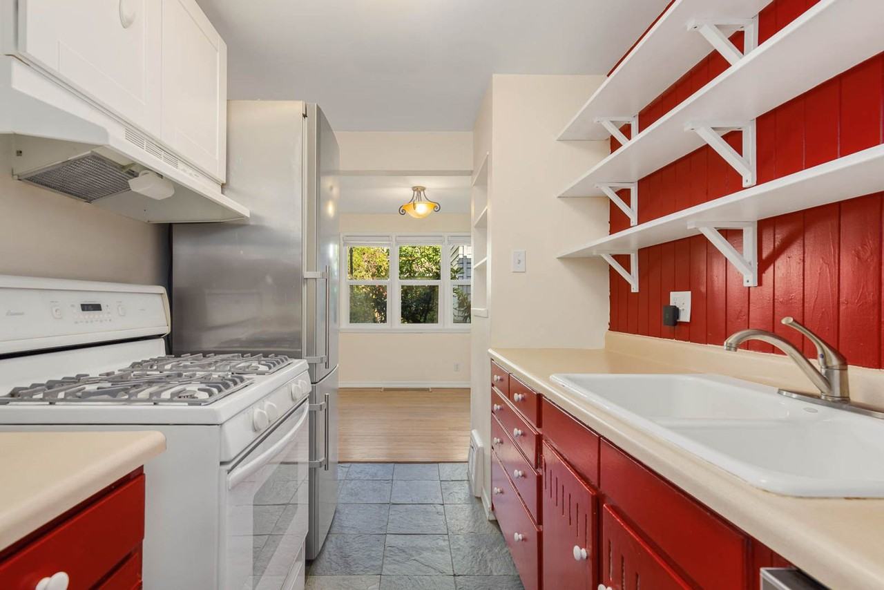 1602 1/2 15th Ave - Photo 7 of 17