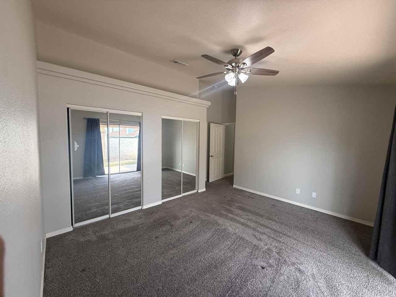 2843 Phoenix Ave - Photo 7 of 10