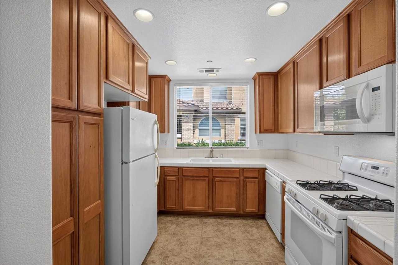 1140 W Walter Ave - Photo 6 of 44
