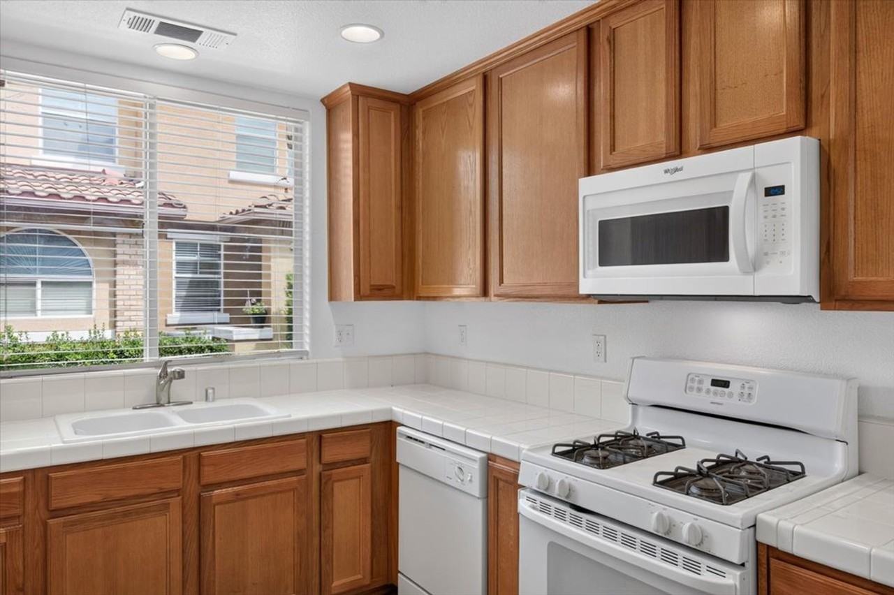 1140 W Walter Ave - Photo 7 of 44