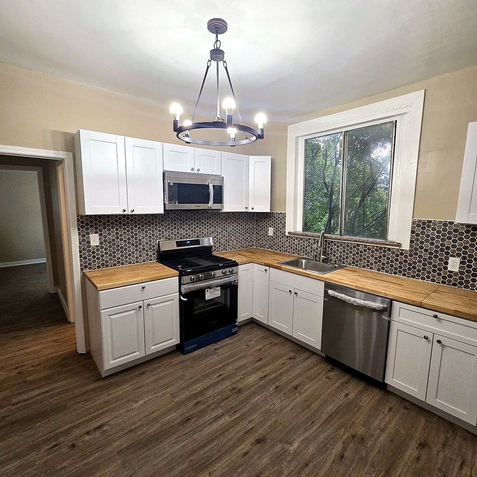 2832 8th St - Photo 5 of 11