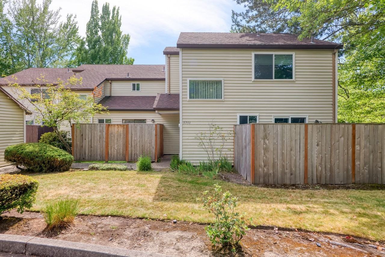 5751 Sw 204th Pl - Photo 2 of 29