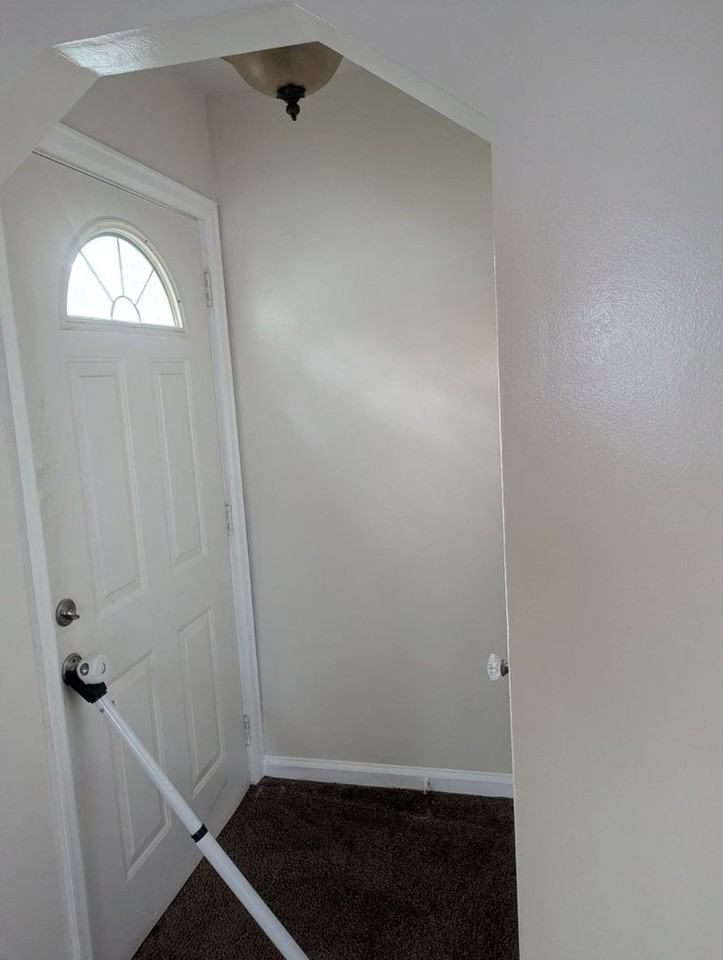 17684 Winston St - Photo 4 of 24
