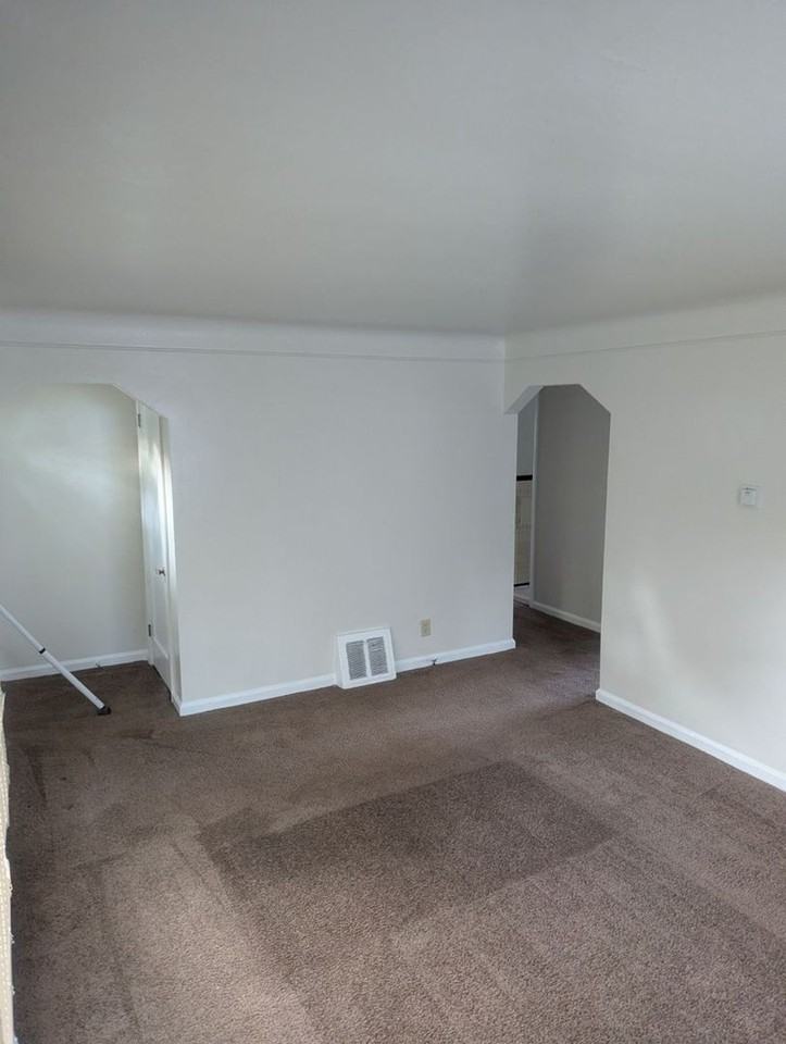 17684 Winston St - Photo 5 of 24