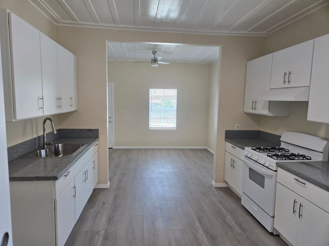 1201 Saticoy St - Photo 3 of 11