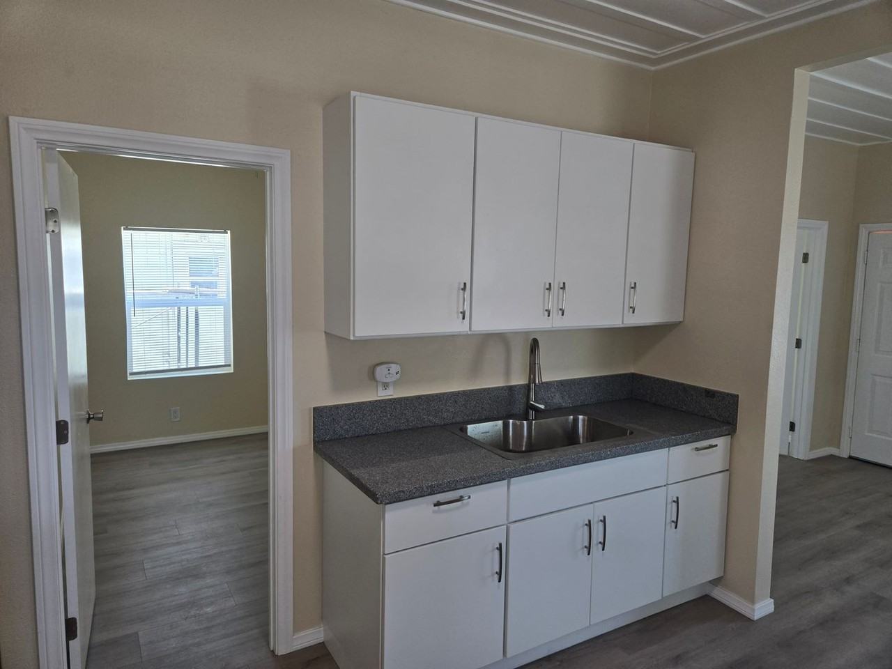 1201 Saticoy St - Photo 4 of 11
