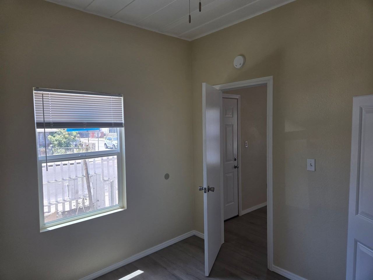 1201 Saticoy St - Photo 6 of 11