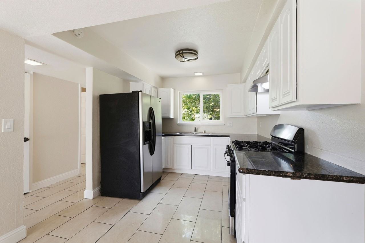 5943 Mack Rd - Photo 3 of 25