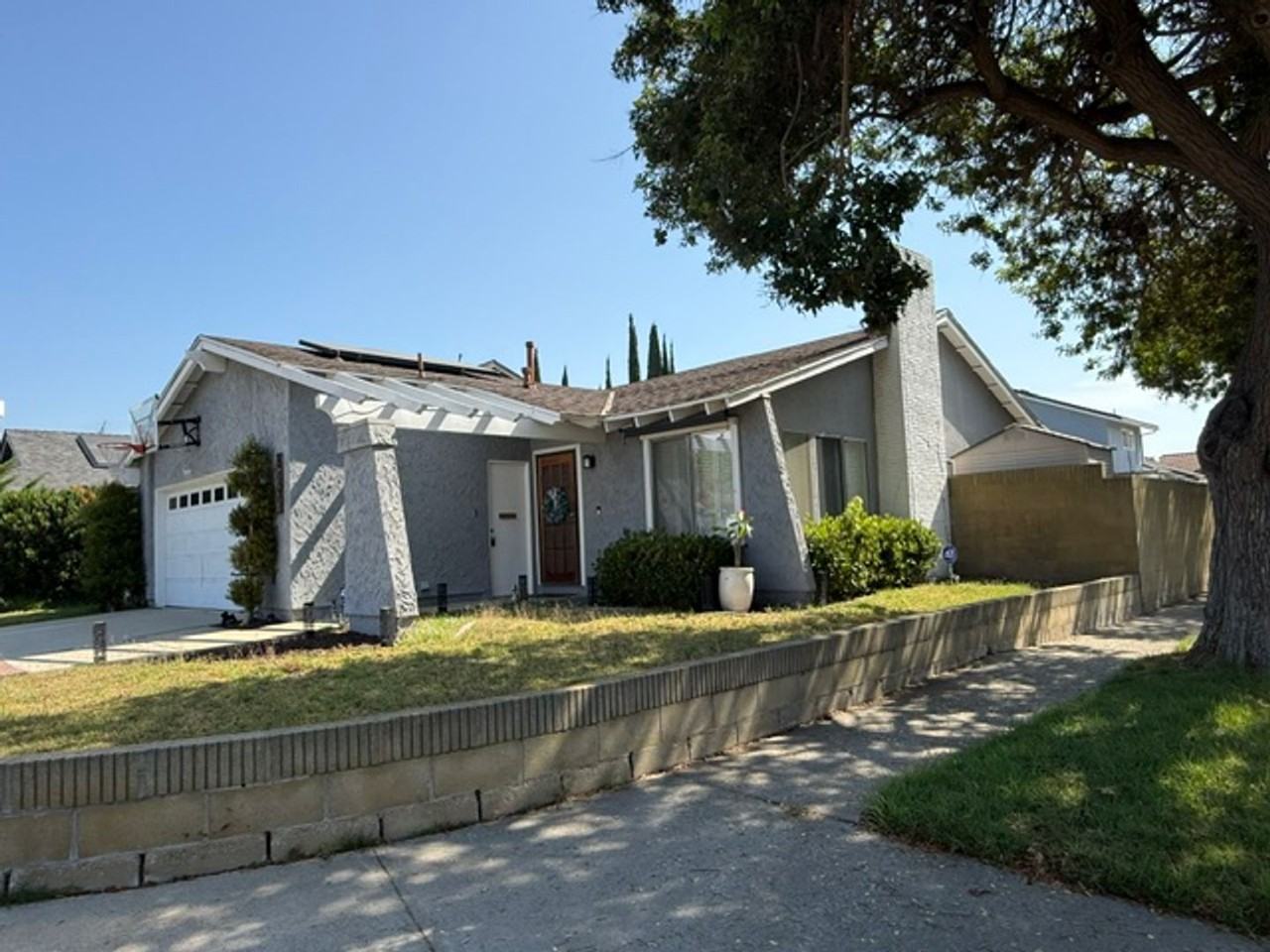 19728 Normandale Ave - Photo 2 of 9
