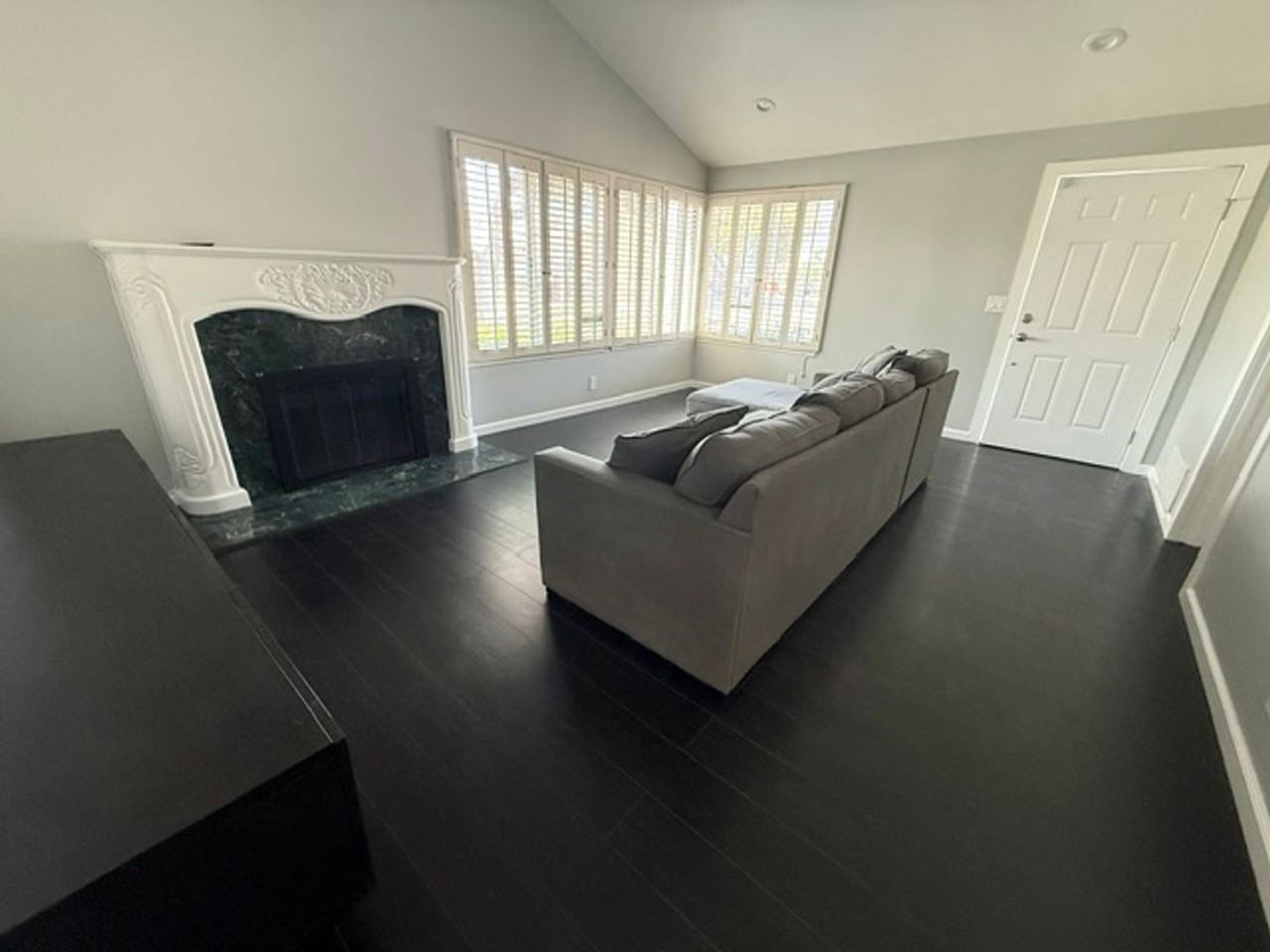 19728 Normandale Ave - Photo 4 of 9